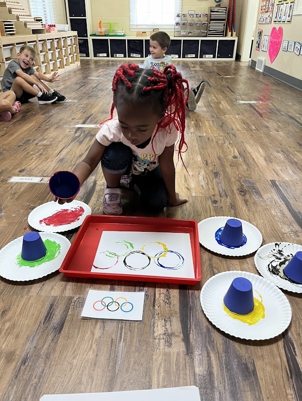 Preschool girl is challenging her creativity through art and technology application